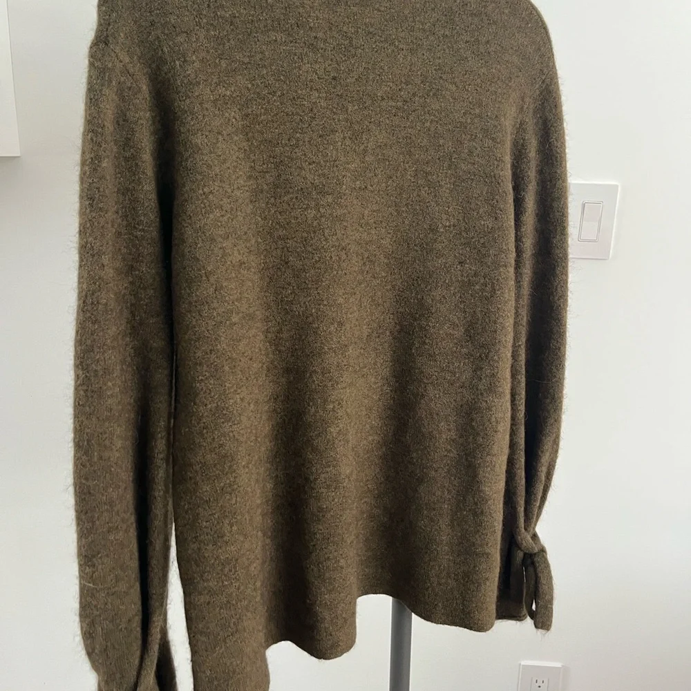 Aritzia the group babaton sweater - Picture 5 of 6